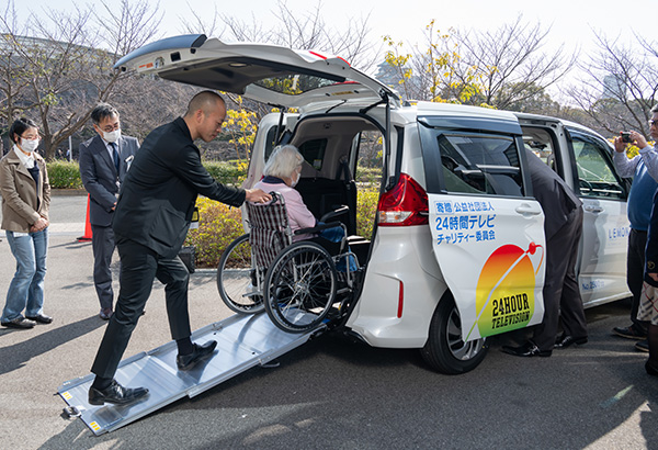 スロープ付き自動車の取り扱い説明